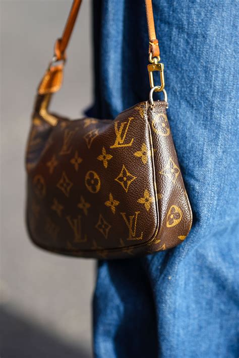 bolsa louis vuitton franjas balncas con megro|More.